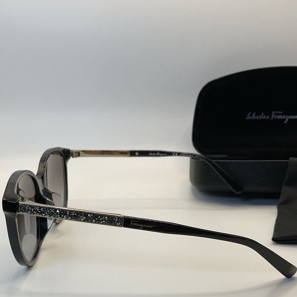 NEW Salvatore Ferragamo Sunglasses - Picture 8 of 9